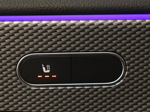 Mercedes-Benz A-Klasse 250e Business Solution Luxury | Panoramadak | Leder | Stoelverwarming | Memory | Keyless | Carplay | Sfeerverlichting | PHEV | Plug In