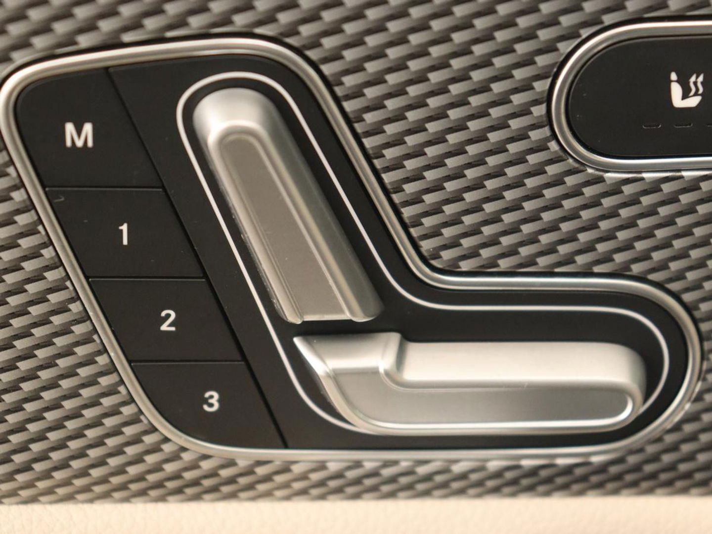 Mercedes-Benz A-Klasse 250e Business Solution Luxury | Panoramadak | Leder | Stoelverwarming | Memory | Keyless | Carplay | Sfeerverlichting | PHEV | Plug In