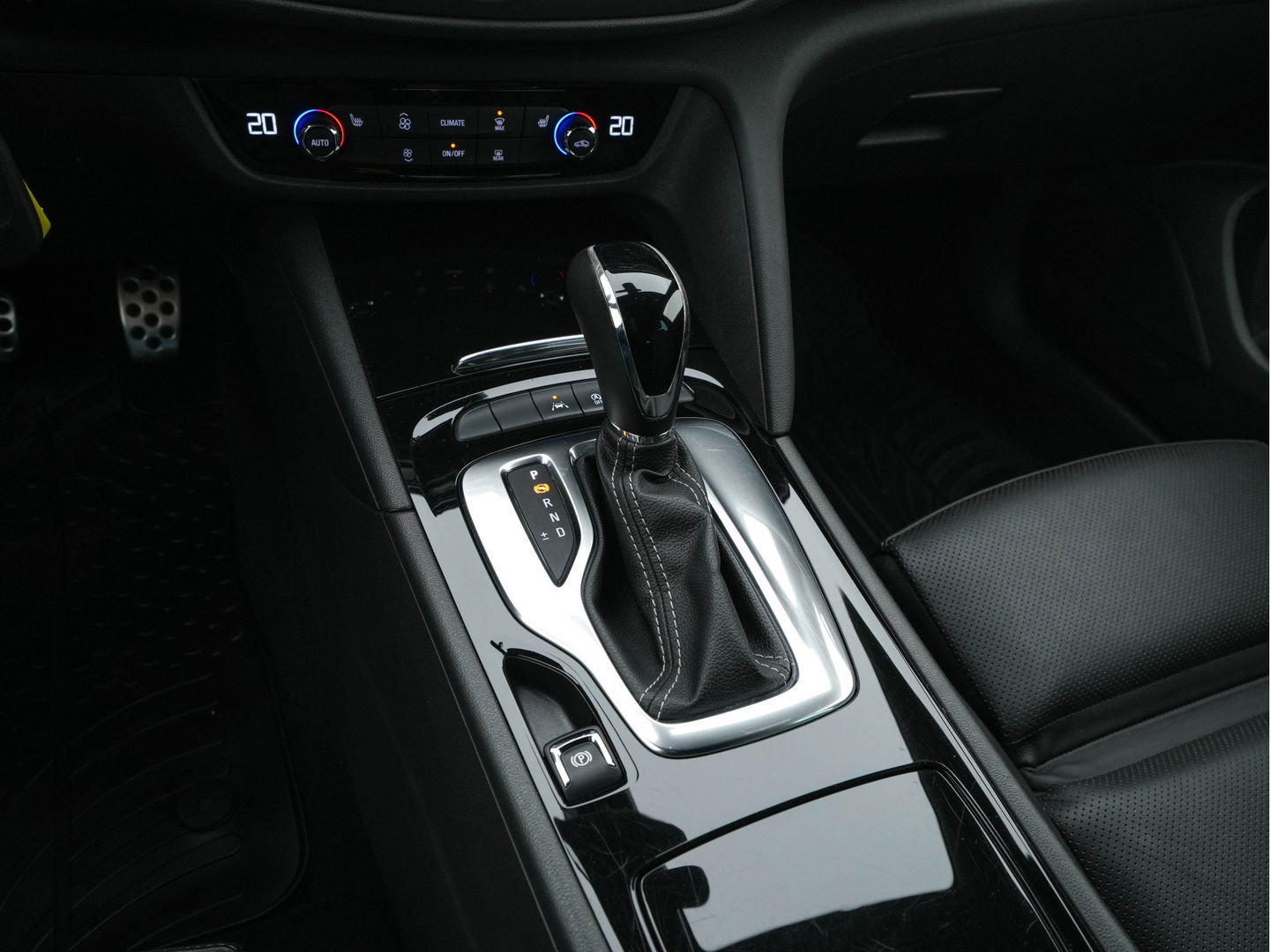 Opel Insignia Sports Tourer 2.0 CDTI Business Executive (INCL-BTW) Aut.*LUXURY-LEATHER | FULL-LED | NAVI-FULLMAP | BLIND-SPOT | DAB+ | HEATED-SPORTSEATS | ECC | CAMERA | LANE-ASSIST | SHIFT-PADDLES | PDC | PRIVACY-GLASS | CRUISE | 18''ALU*