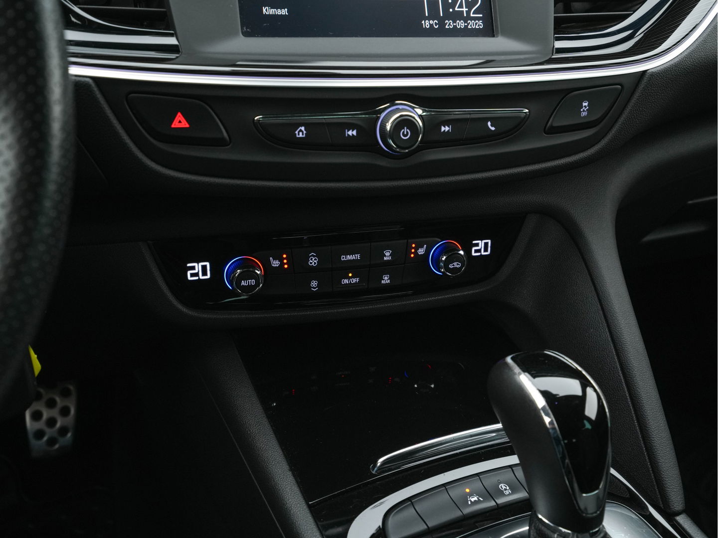 Opel Insignia Sports Tourer 2.0 CDTI Business Executive (INCL-BTW) Aut.*LUXURY-LEATHER | FULL-LED | NAVI-FULLMAP | BLIND-SPOT | DAB+ | HEATED-SPORTSEATS | ECC | CAMERA | LANE-ASSIST | SHIFT-PADDLES | PDC | PRIVACY-GLASS | CRUISE | 18''ALU*
