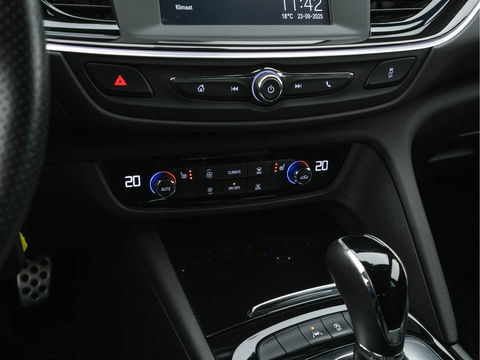 Opel Insignia Sports Tourer 2.0 CDTI Business Executive (INCL-BTW) Aut.*LUXURY-LEATHER | FULL-LED | NAVI-FULLMAP | BLIND-SPOT | DAB+ | HEATED-SPORTSEATS | ECC | CAMERA | LANE-ASSIST | SHIFT-PADDLES | PDC | PRIVACY-GLASS | CRUISE | 18''ALU*