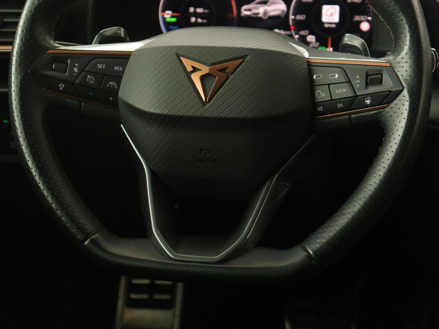CUPRA Leon 1.4 e-Hybrid VZ | 245pk | Stoel & stuurverwarming | Adaptive cruise | Camera | Carplay | Navigatie | 19'' lichtmetalen velgen | Digital Cockpit | Sportstoelen | PHEV | Plug In