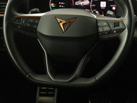 CUPRA Leon 1.4 e-Hybrid VZ | 245pk | Stoel & stuurverwarming | Adaptive cruise | Camera | Carplay | Navigatie | 19'' lichtmetalen velgen | Digital Cockpit | Sportstoelen | PHEV | Plug In