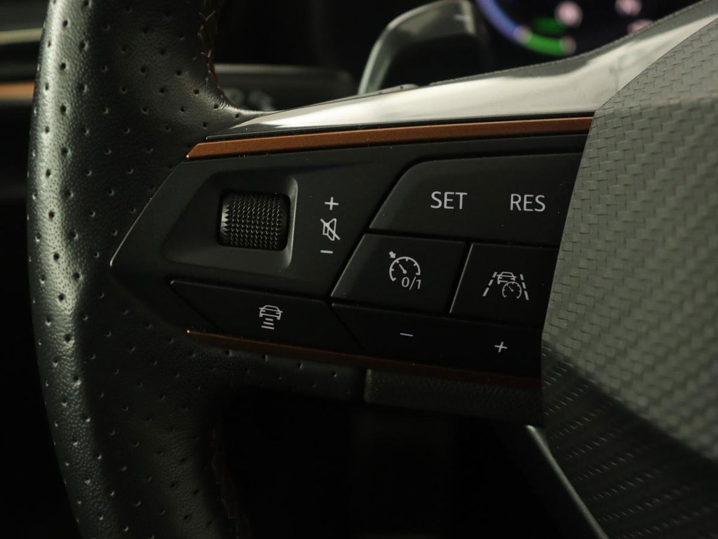 CUPRA Leon 1.4 e-Hybrid VZ | 245pk | Stoel & stuurverwarming | Adaptive cruise | Camera | Carplay | Navigatie | 19'' lichtmetalen velgen | Digital Cockpit | Sportstoelen | PHEV | Plug In
