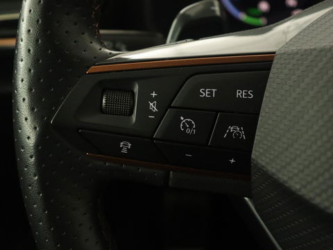 CUPRA Leon 1.4 e-Hybrid VZ | 245pk | Stoel & stuurverwarming | Adaptive cruise | Camera | Carplay | Navigatie | 19'' lichtmetalen velgen | Digital Cockpit | Sportstoelen | PHEV | Plug In