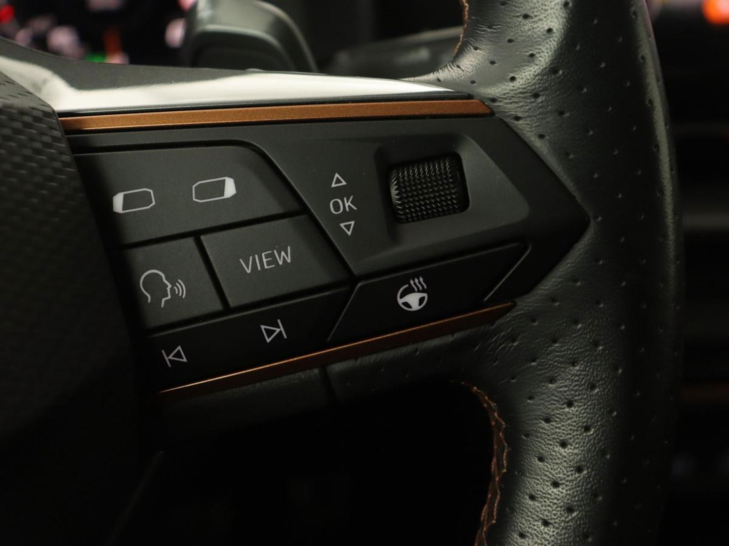 CUPRA Leon 1.4 e-Hybrid VZ | 245pk | Stoel & stuurverwarming | Adaptive cruise | Camera | Carplay | Navigatie | 19'' lichtmetalen velgen | Digital Cockpit | Sportstoelen | PHEV | Plug In