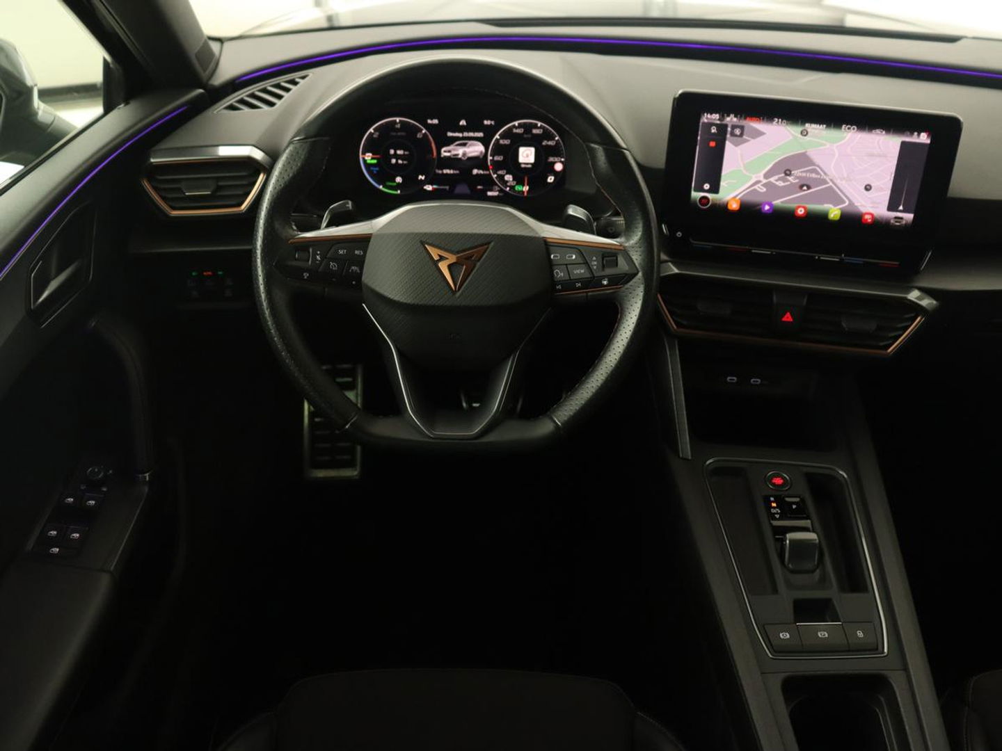 CUPRA Leon 1.4 e-Hybrid VZ | 245pk | Stoel & stuurverwarming | Adaptive cruise | Camera | Carplay | Navigatie | 19'' lichtmetalen velgen | Digital Cockpit | Sportstoelen | PHEV | Plug In