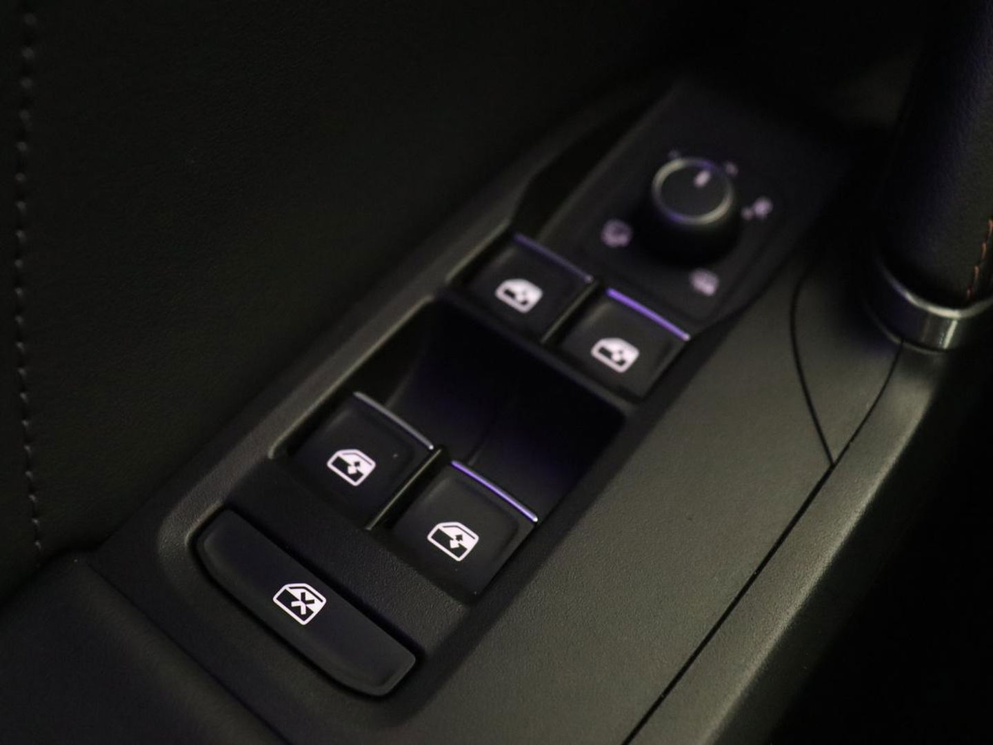 CUPRA Leon 1.4 e-Hybrid VZ | 245pk | Stoel & stuurverwarming | Adaptive cruise | Camera | Carplay | Navigatie | 19'' lichtmetalen velgen | Digital Cockpit | Sportstoelen | PHEV | Plug In