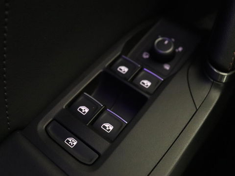 CUPRA Leon 1.4 e-Hybrid VZ | 245pk | Stoel & stuurverwarming | Adaptive cruise | Camera | Carplay | Navigatie | 19'' lichtmetalen velgen | Digital Cockpit | Sportstoelen | PHEV | Plug In