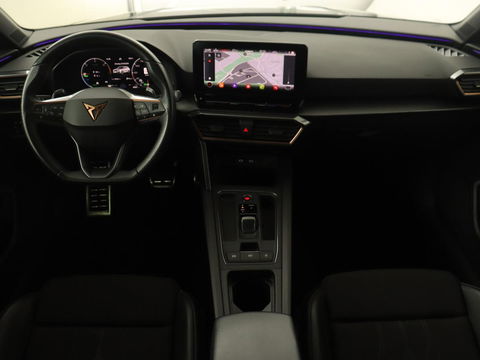 CUPRA Leon 1.4 e-Hybrid VZ | 245pk | Stoel & stuurverwarming | Adaptive cruise | Camera | Carplay | Navigatie | 19'' lichtmetalen velgen | Digital Cockpit | Sportstoelen | PHEV | Plug In