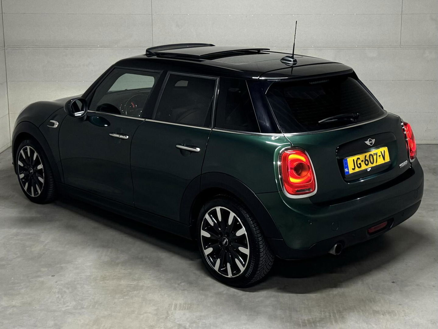 MINI Cooper Mini 1.5 Chili Pano Cruise Navi Leer Sfeer NAP