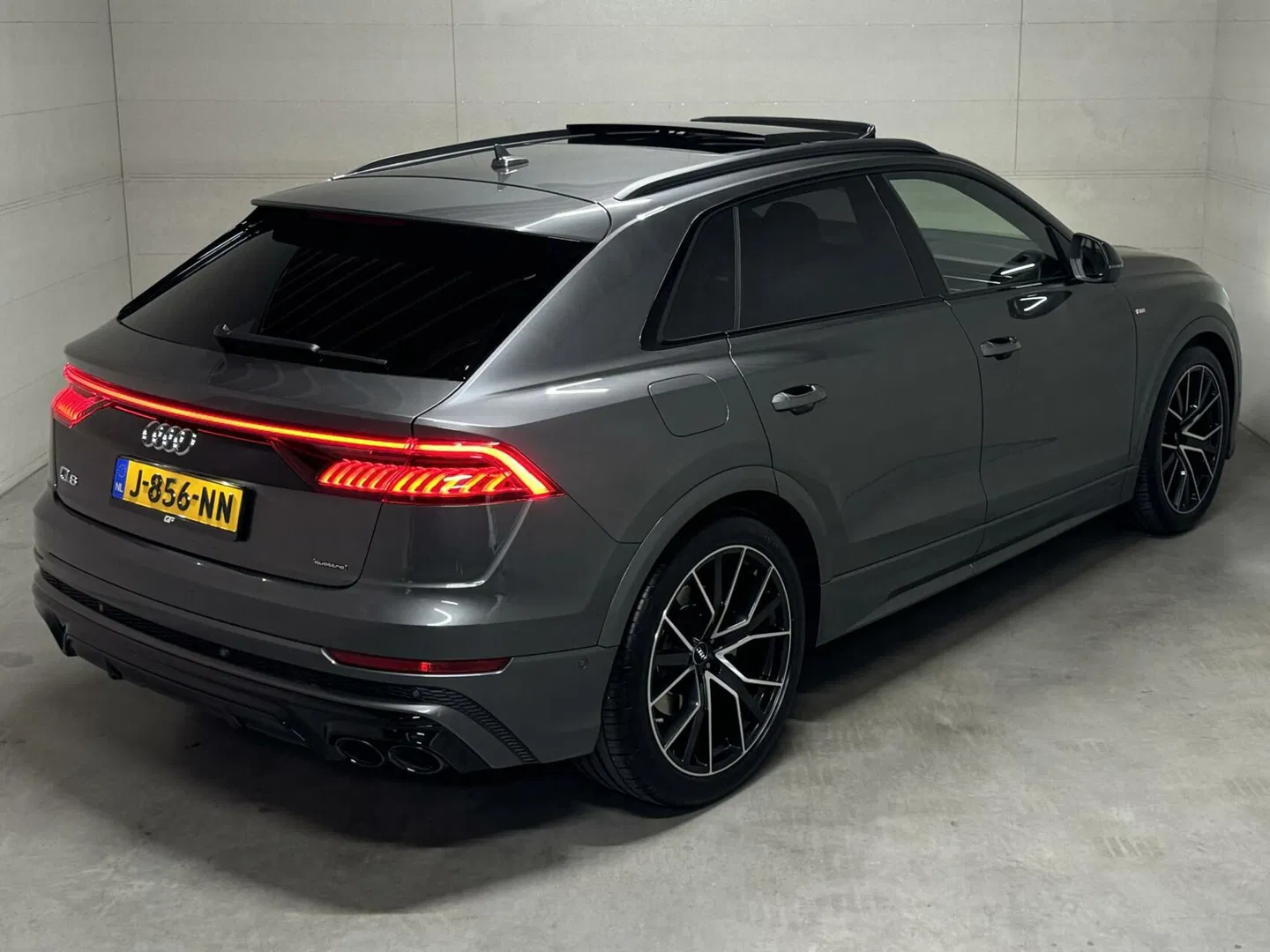 Audi Q8 55 TFSI Quattro S-Line Black Edition RS-Seats Pano