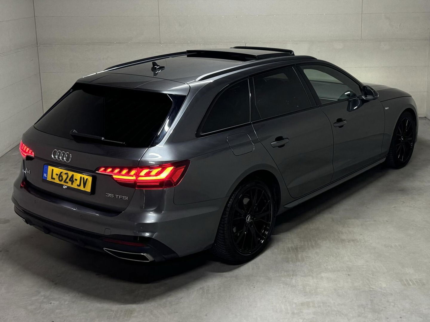 Audi A4 Avant 35 TFSI S-Line Black Edition Pano Virtual Sfeer NAP