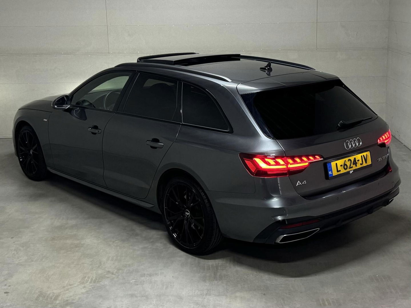Audi A4 Avant 35 TFSI S-Line Black Edition Pano Virtual Sfeer NAP