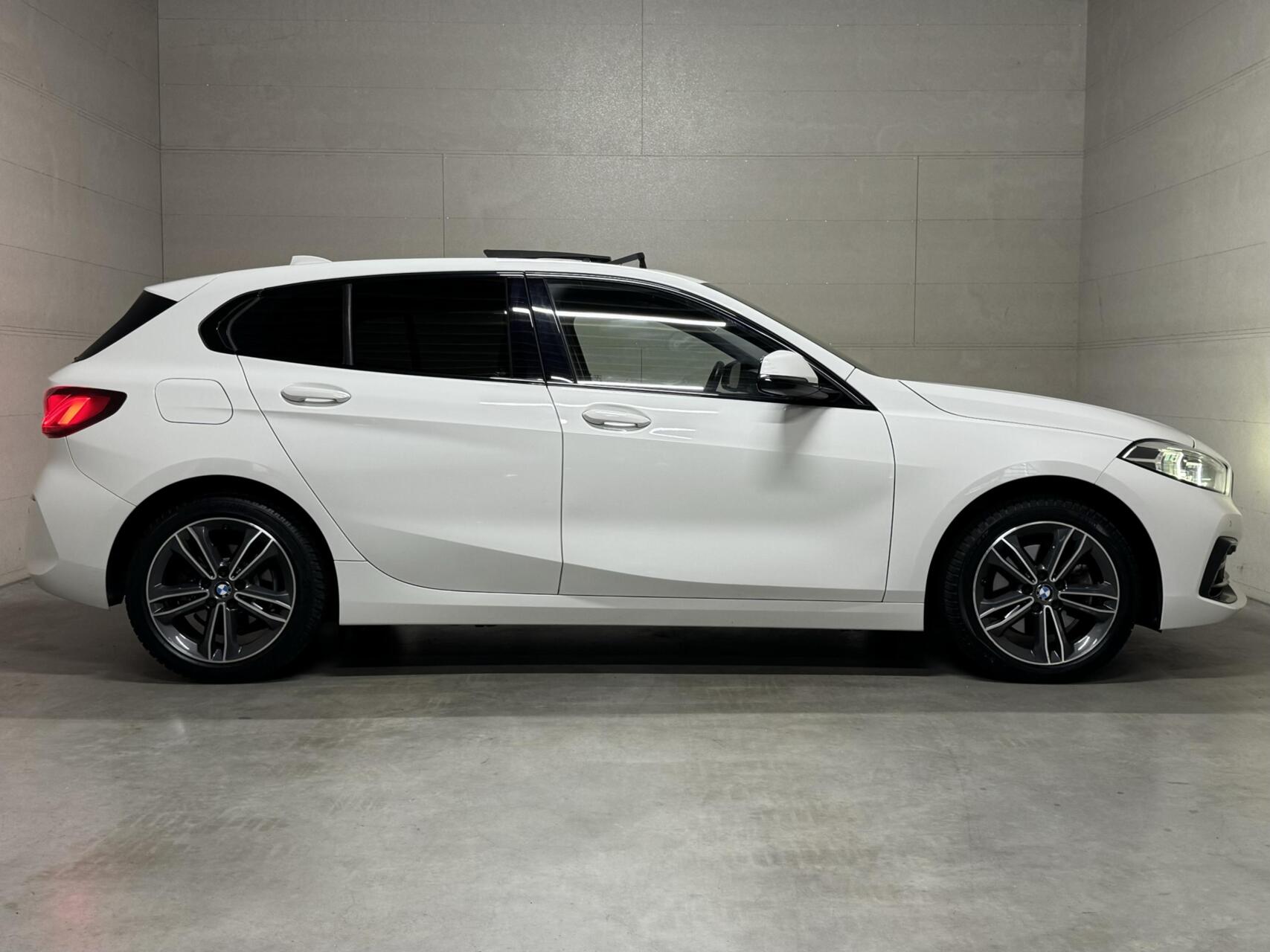 BMW 1 Serie 118i Sport Pano Virtual Carplay Sfeer Cruise NAP