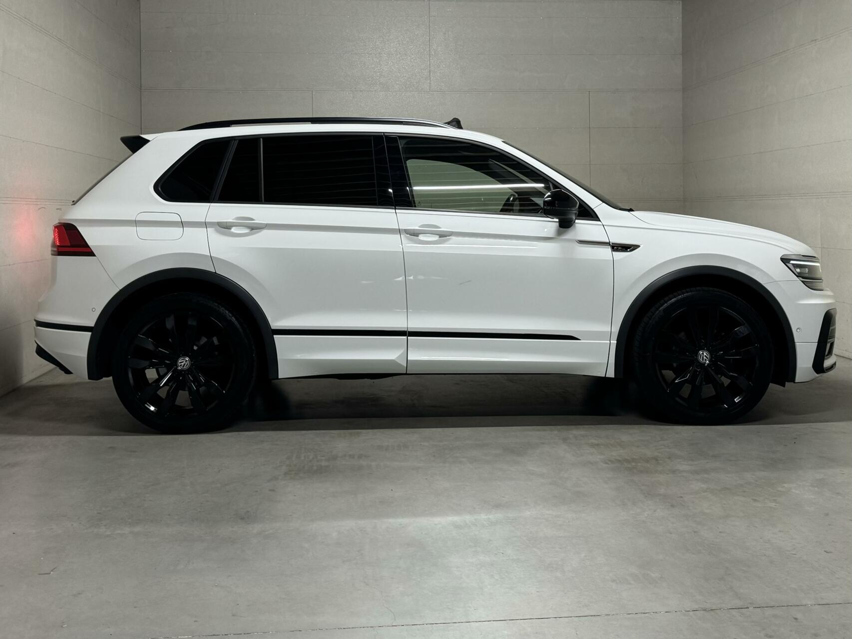 Volkswagen Tiguan 1.5 TSI R-Line Black Edition Pano Virtual Carplay NAP