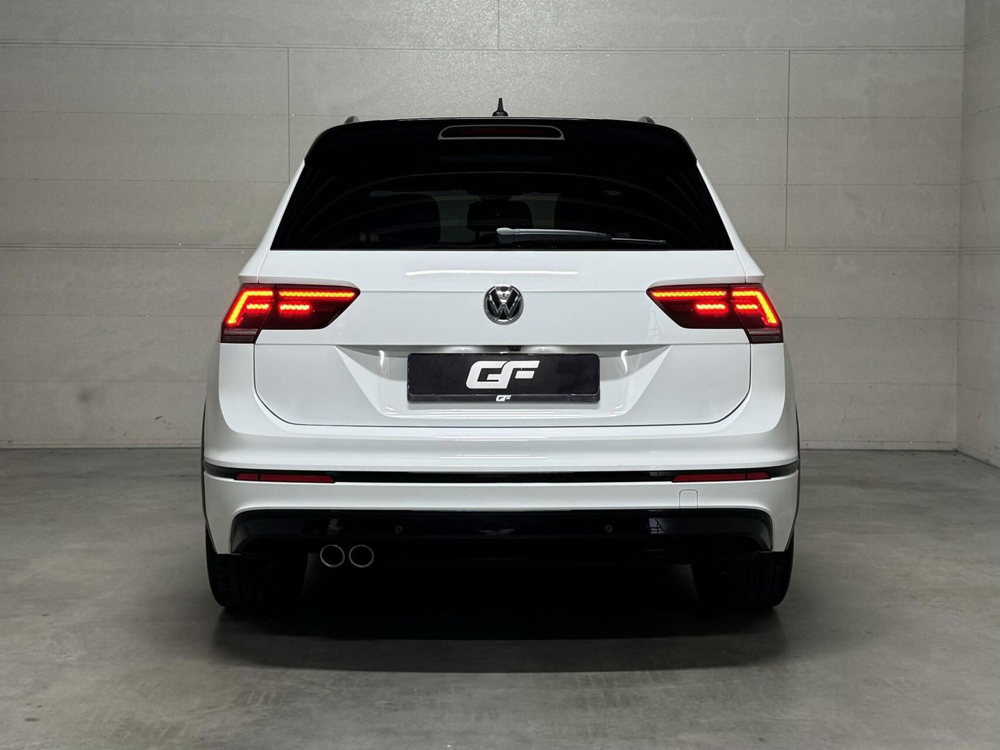 Volkswagen Tiguan 1.5 TSI R-Line Black Edition Pano Virtual Carplay NAP