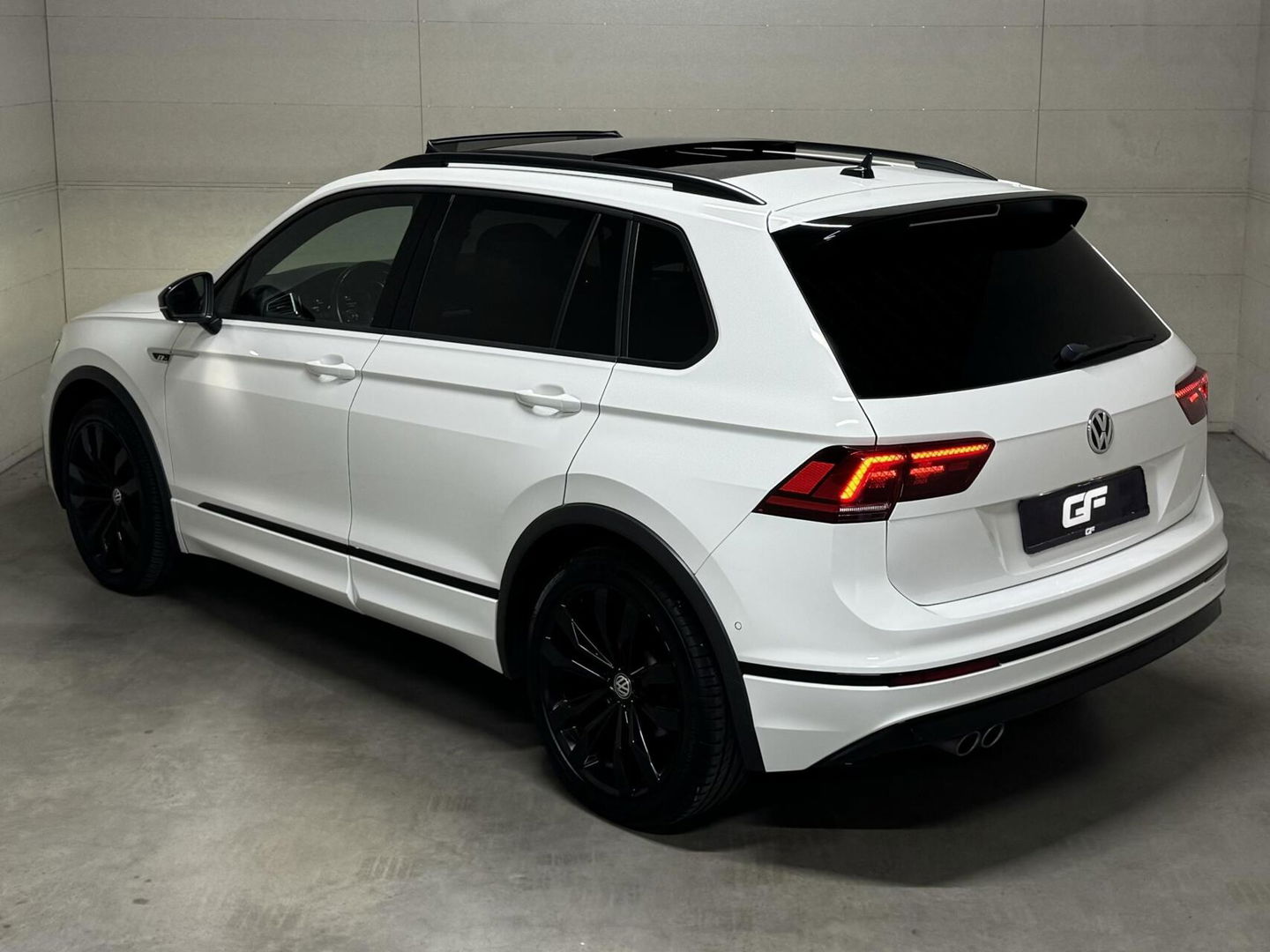 Volkswagen Tiguan 1.5 TSI R-Line Black Edition Pano Virtual Carplay NAP