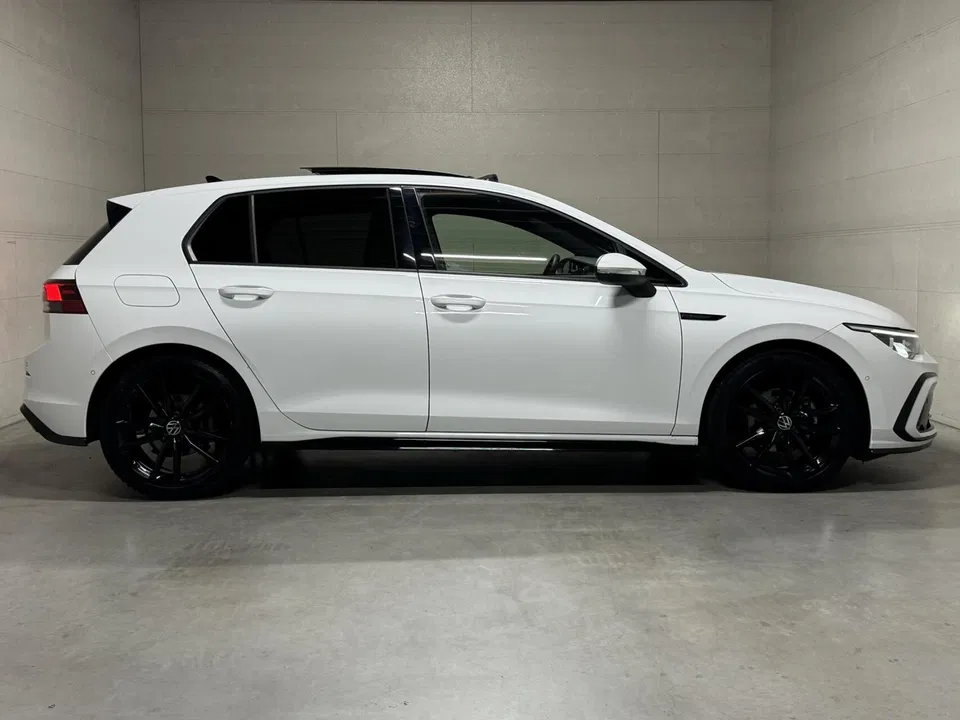 Volkswagen Golf 1.5 eTSI 3x R-Line Pano Carplay Sfeer ACC NAP