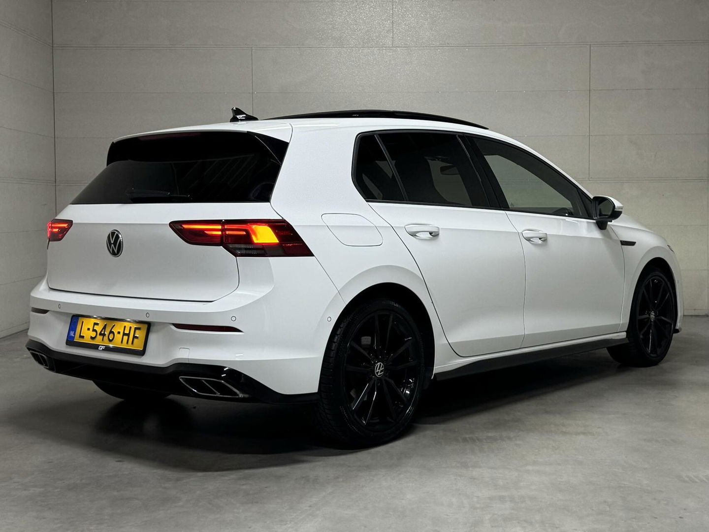 Volkswagen Golf 1.5 eTSI 3x R-Line Pano Carplay Sfeer ACC NAP