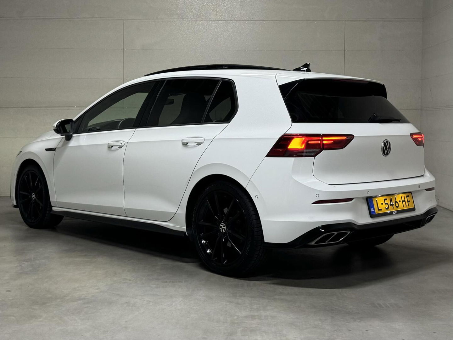 Volkswagen Golf 1.5 eTSI 3x R-Line Pano Carplay Sfeer ACC NAP