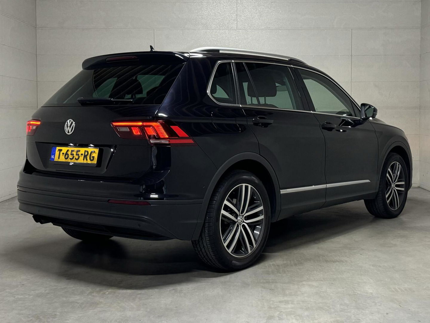 Volkswagen Tiguan 1.4 TSI ACT Carplay ACC Stoelver. Camera Trekh.
