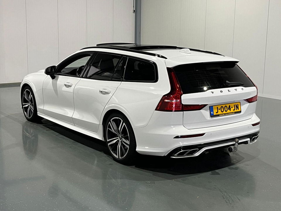 Volvo V60 2.0 B4 R-Design Pano Carplay Trekh. Autopilot NAP