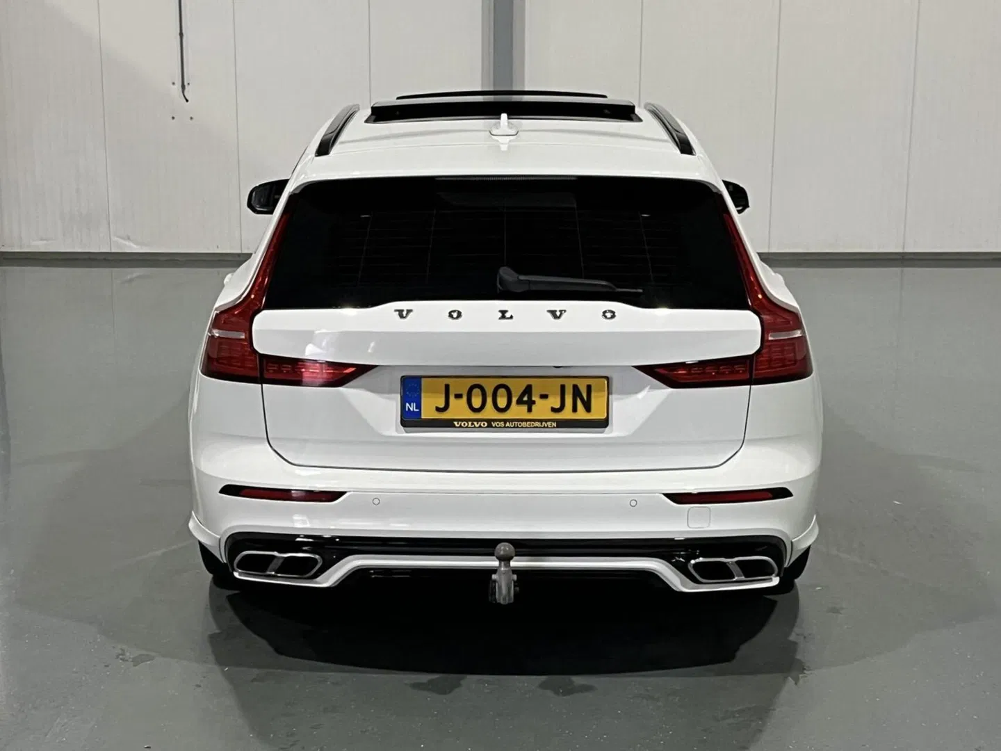Volvo V60 2.0 B4 R-Design Pano Carplay Trekh. Autopilot NAP