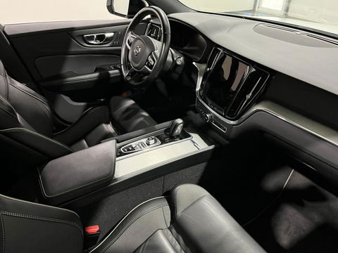Volvo V60 2.0 B4 R-Design Pano Carplay Trekh. Autopilot NAP