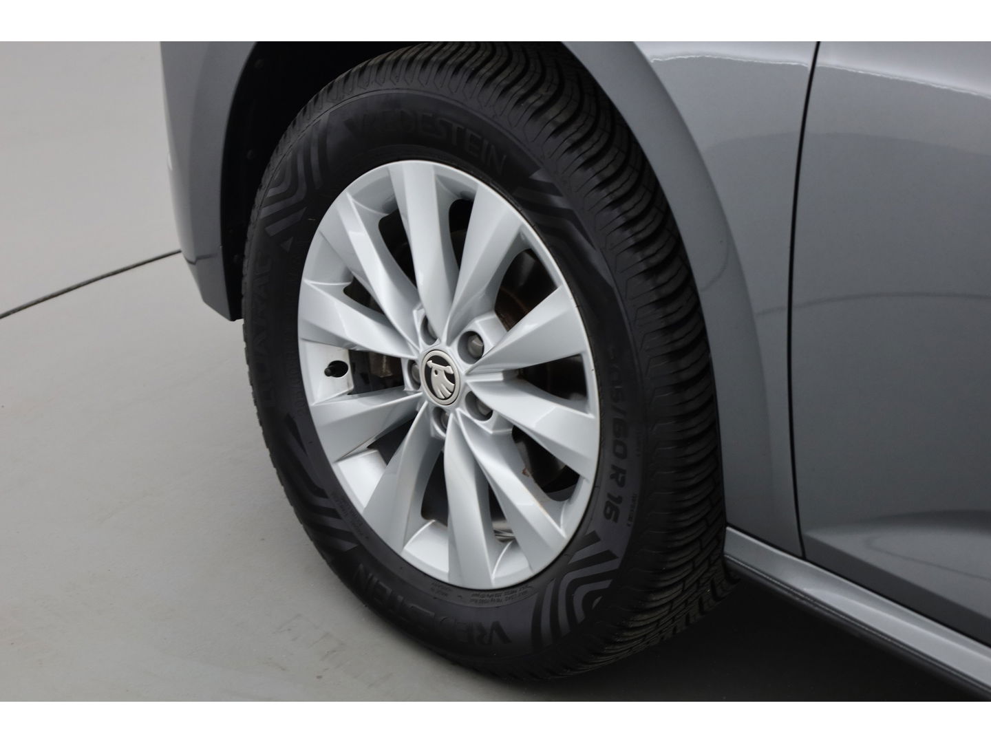 Škoda Kamiq 1.0 TSI DSG | Navi by App | Camera | LED | Clima | All Seasons |