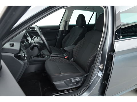 Škoda Kamiq 1.0 TSI DSG | Navi by App | Camera | LED | Clima | All Seasons |