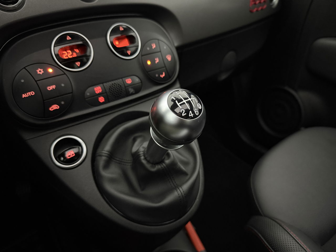 Fiat 500 1.0 Hybrid Sport | Pano | Navigatie | LED | Airco | Cruise | Parkeersens.