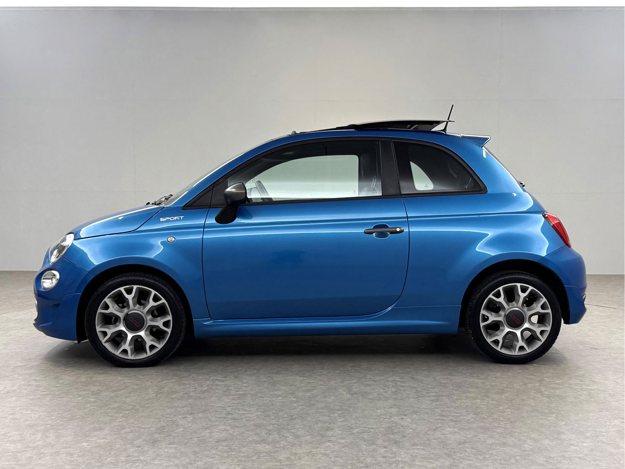 Fiat 500 1.0 Hybrid Sport | Pano | Navigatie | LED | Airco | Cruise | Parkeersens.