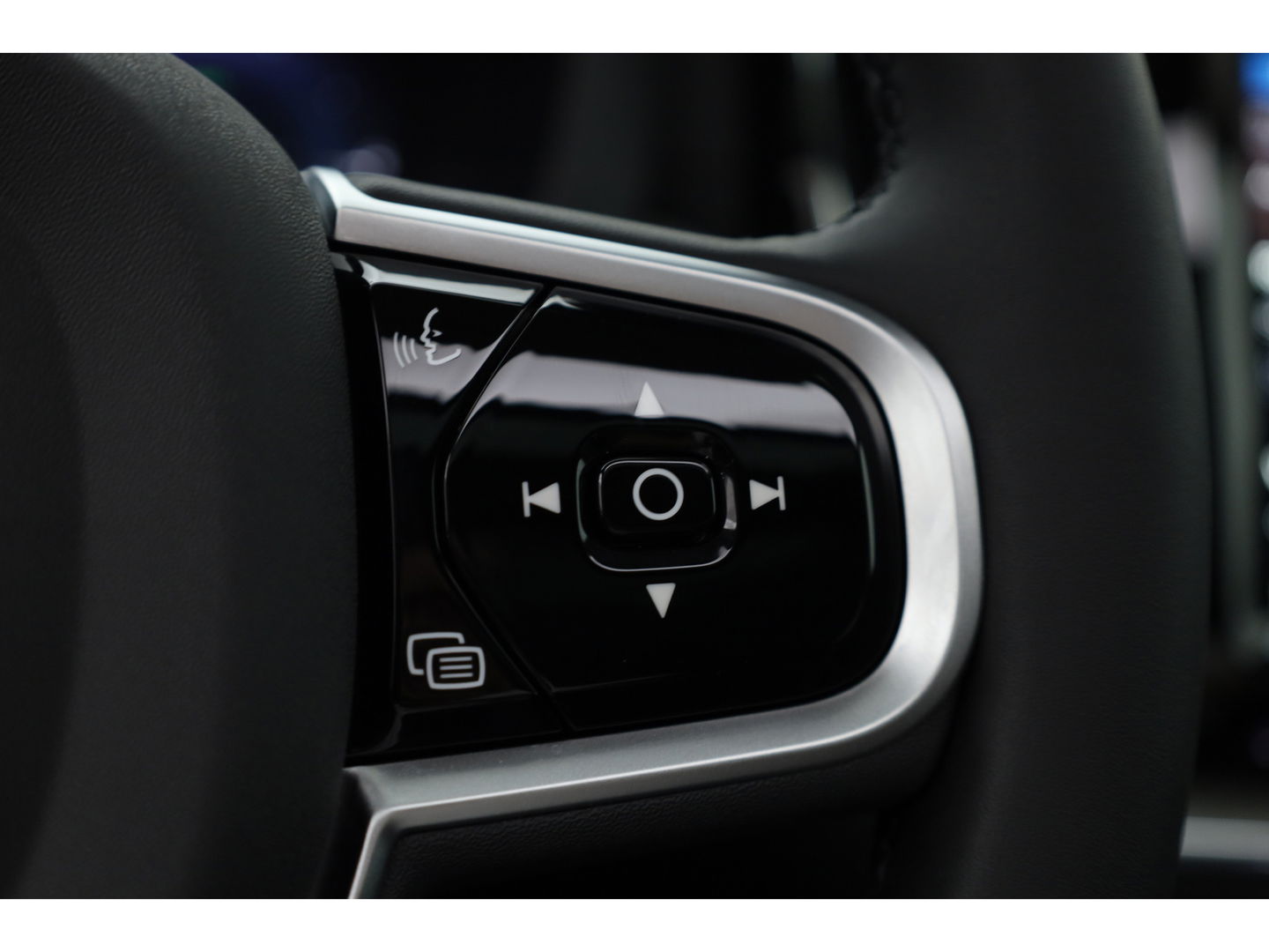 Volvo XC60 2.0 T8 Plug-in hybrid AWD Ultra Dark | Trekhaak | B&W Audio | Massage | Ventilatie | 360 camera