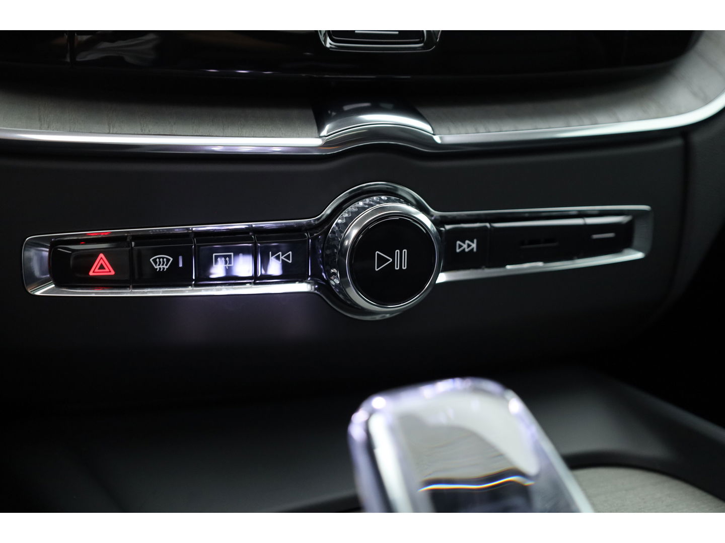 Volvo XC60 2.0 T8 Plug-in hybrid AWD Ultra Dark | Trekhaak | B&W Audio | Massage | Ventilatie | 360 camera