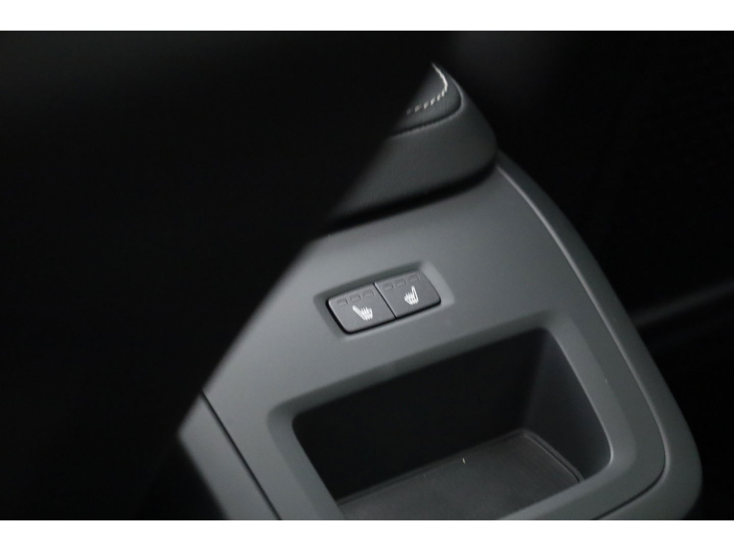 Volvo XC60 2.0 T8 Plug-in hybrid AWD Ultra Dark | Trekhaak | B&W Audio | Massage | Ventilatie | 360 camera