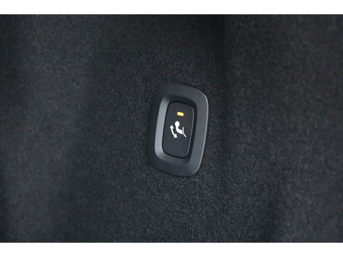 Volvo XC60 2.0 T8 Plug-in hybrid AWD Ultra Dark | Trekhaak | B&W Audio | Massage | Ventilatie | 360 camera