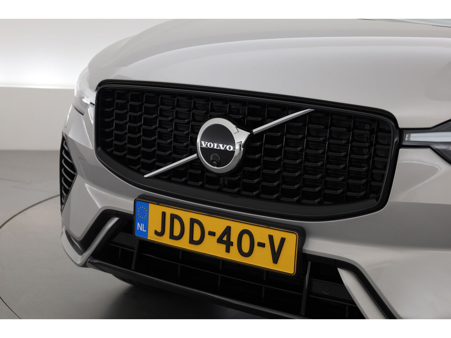 Volvo XC60 2.0 T8 Plug-in hybrid AWD Ultra Dark | Trekhaak | B&W Audio | Massage | Ventilatie | 360 camera