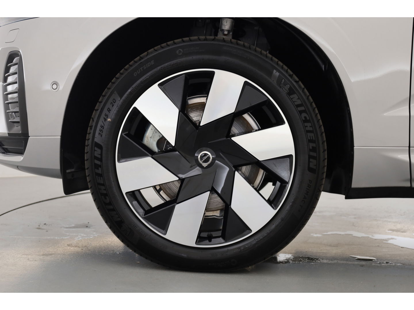 Volvo XC60 2.0 T8 Plug-in hybrid AWD Ultra Dark | Trekhaak | B&W Audio | Massage | Ventilatie | 360 camera