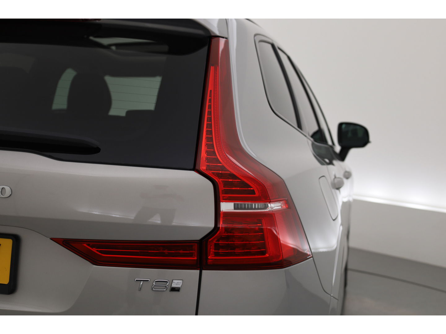 Volvo XC60 2.0 T8 Plug-in hybrid AWD Ultra Dark | Trekhaak | B&W Audio | Massage | Ventilatie | 360 camera
