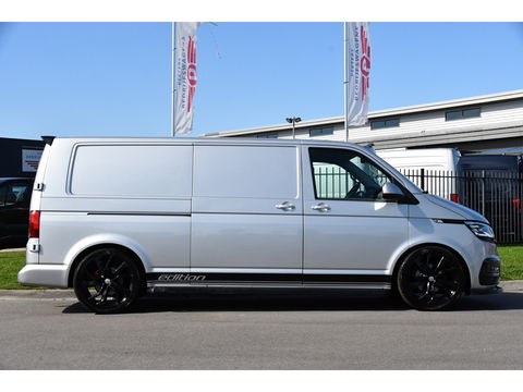 Volkswagen Transporter 2.0 TDI L2H1 32 Bulli Virtual, Adaptieve Cruise, LED, Carplay, Automaat, NAVI, Trekhaak, Sensoren, Uniek!