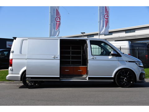Volkswagen Transporter 2.0 TDI L2H1 32 Bulli Virtual, Adaptieve Cruise, LED, Carplay, Automaat, NAVI, Trekhaak, Sensoren, Uniek!