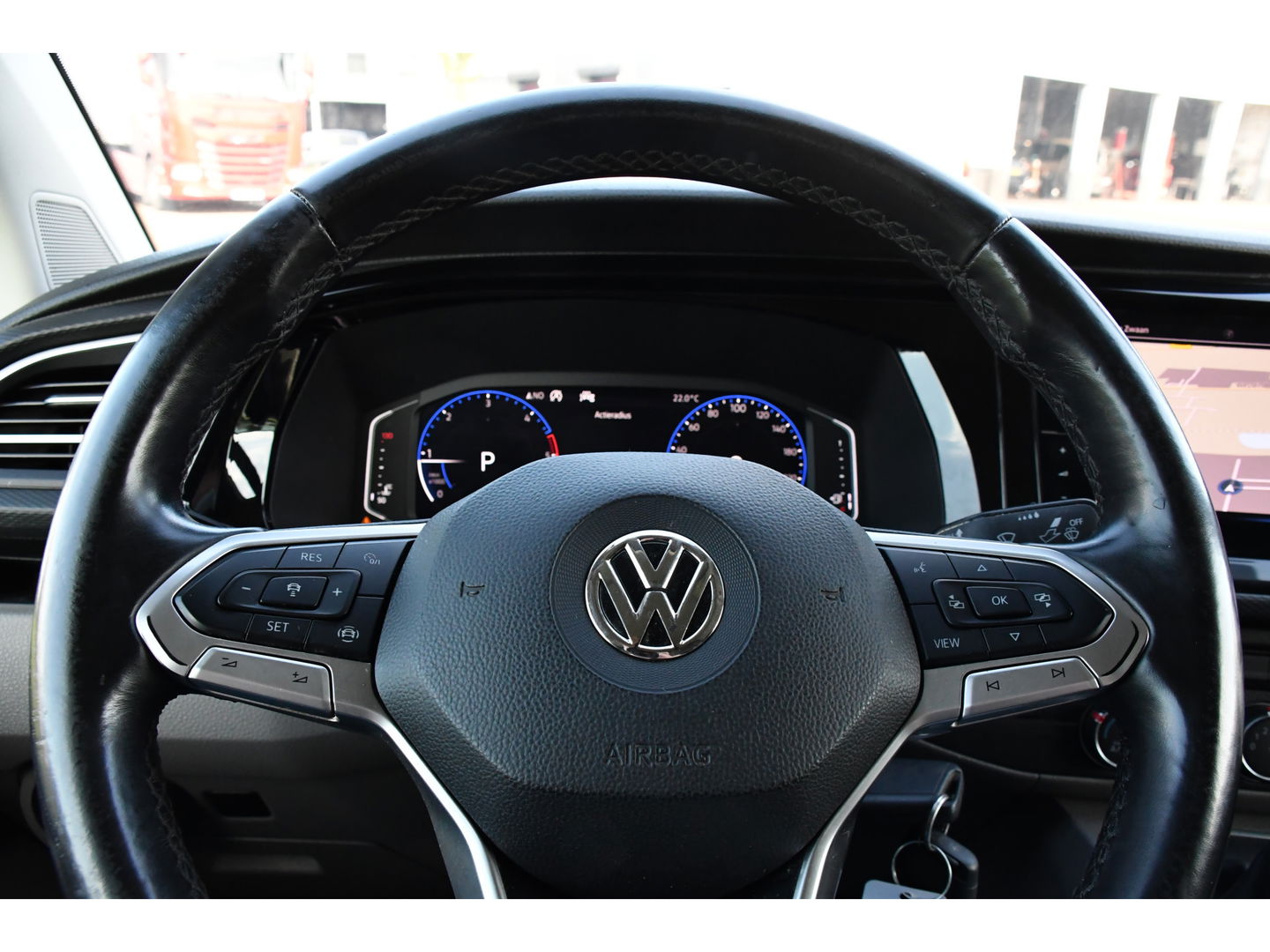Volkswagen Transporter 2.0 TDI L2H1 32 Bulli Virtual, Adaptieve Cruise, LED, Carplay, Automaat, NAVI, Trekhaak, Sensoren, Uniek!