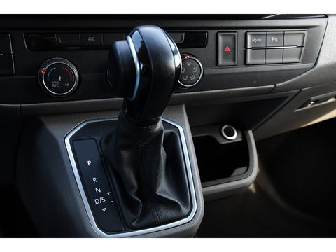 Volkswagen Transporter 2.0 TDI L2H1 32 Bulli Virtual, Adaptieve Cruise, LED, Carplay, Automaat, NAVI, Trekhaak, Sensoren, Uniek!