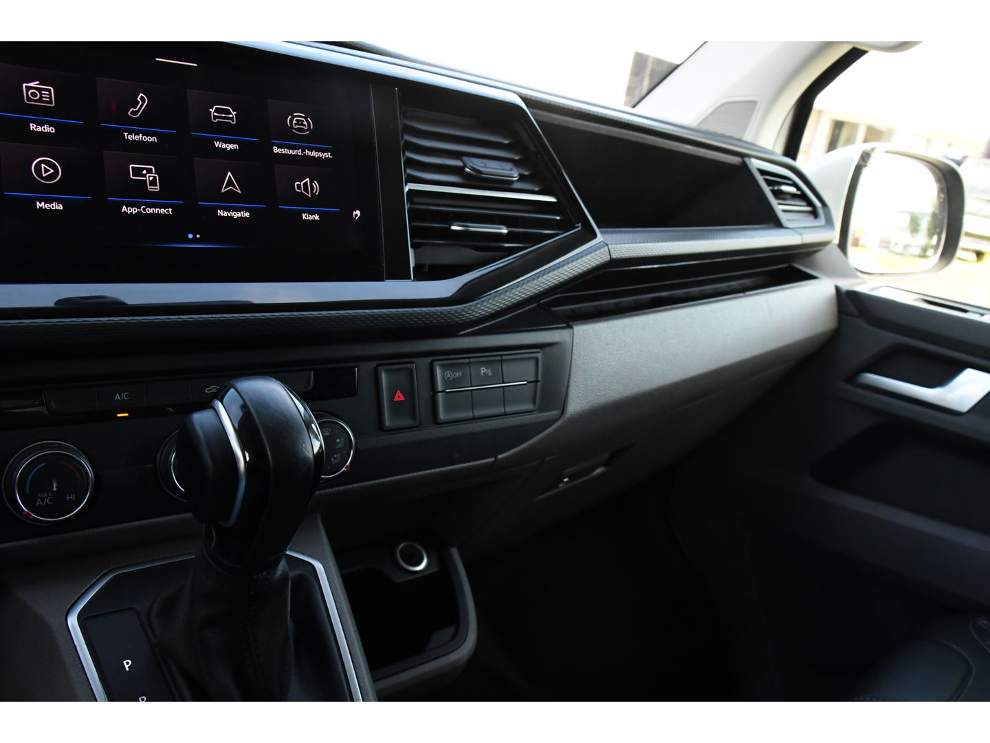 Volkswagen Transporter 2.0 TDI L2H1 32 Bulli Virtual, Adaptieve Cruise, LED, Carplay, Automaat, NAVI, Trekhaak, Sensoren, Uniek!
