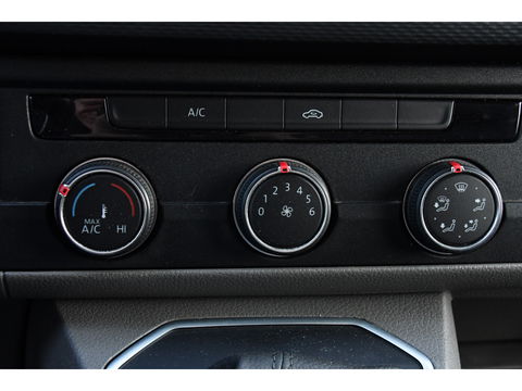 Volkswagen Transporter 2.0 TDI L2H1 32 Bulli Virtual, Adaptieve Cruise, LED, Carplay, Automaat, NAVI, Trekhaak, Sensoren, Uniek!