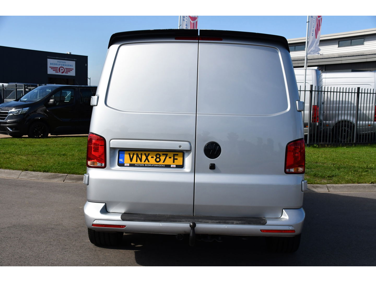 Volkswagen Transporter 2.0 TDI L2H1 32 Bulli Virtual, Adaptieve Cruise, LED, Carplay, Automaat, NAVI, Trekhaak, Sensoren, Uniek!