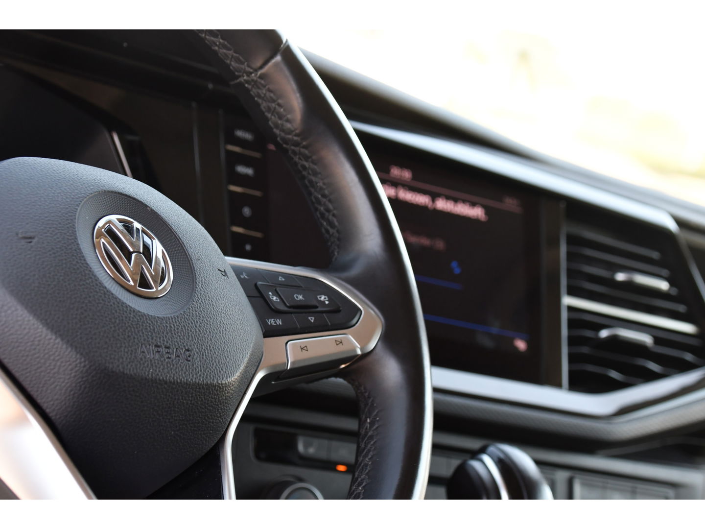 Volkswagen Transporter 2.0 TDI L2H1 30 DC Bulli Virtual, Adaptieve Cruise, 199PK, LED, Electrische deur, Stoelverwarming, Trekhaak, Uniek!