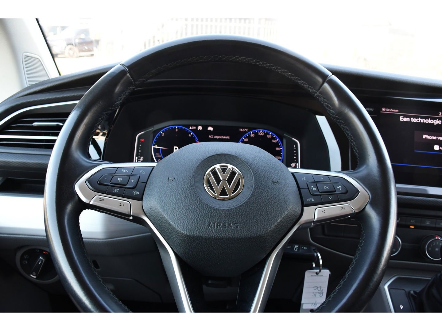 Volkswagen Transporter 2.0 TDI L2H1 30 DC Bulli Virtual, Adaptieve Cruise, 199PK, LED, Electrische deur, Stoelverwarming, Trekhaak, Uniek!