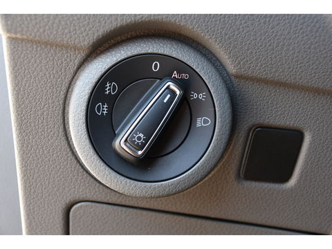 Volkswagen Transporter 2.0 TDI L2H1 30 DC Bulli Virtual, Adaptieve Cruise, 199PK, LED, Electrische deur, Stoelverwarming, Trekhaak, Uniek!